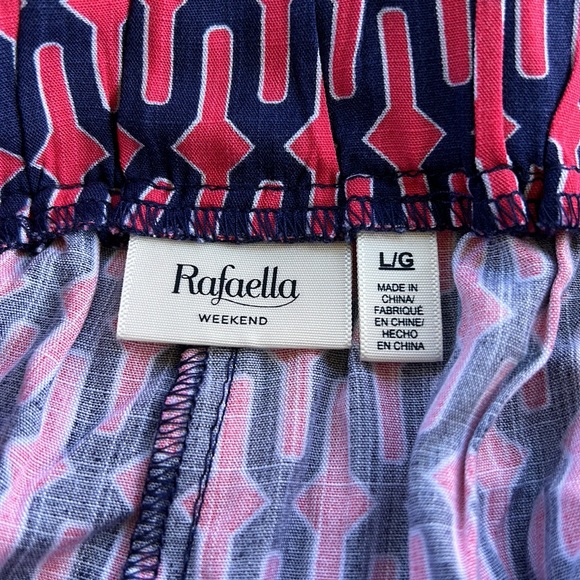 NWT Rafaella Weekend Patterned Shorts
Size large - Picture 4 of 7